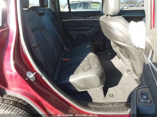 1C4RJHBG7PC536384 2023 JEEP GRAND CHEROKEE - Image 8