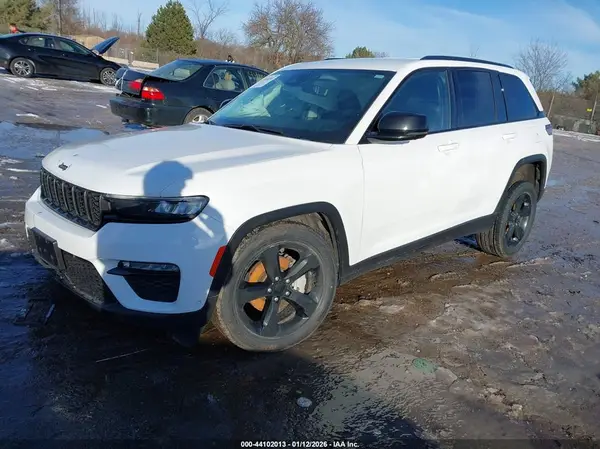1C4RJHBG7PC556750 2023 JEEP GRAND CHEROKEE - Image 2