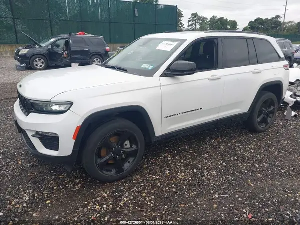 1C4RJHBG7PC653561 2023 JEEP GRAND CHEROKEE - Image 2