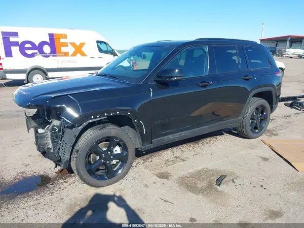 1C4RJHBG7RC263546 2024 JEEP GRAND CHEROKEE - Image 2