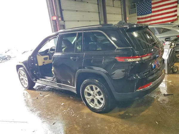 1C4RJHBG8PC569166 2023 JEEP GRAND CHEROKEE - Image 2