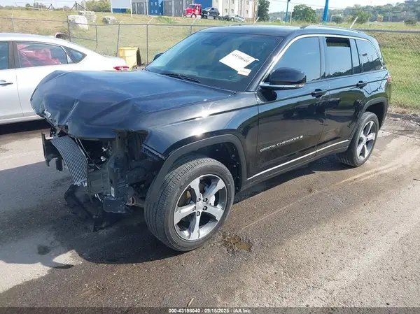 1C4RJHBG8PC580930 2023 JEEP GRAND CHEROKEE - Image 2
