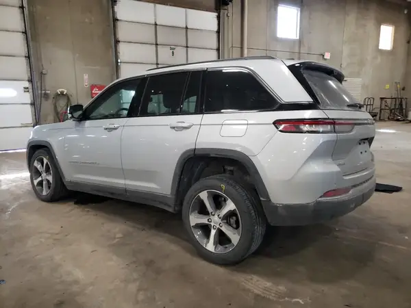 1C4RJHBG9PC525029 2023 JEEP GRAND CHEROKEE - Image 2