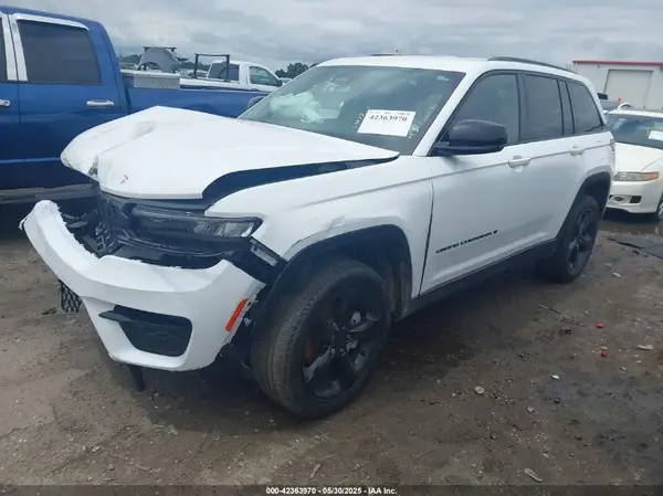 1C4RJHBG9PC533387 2023 JEEP GRAND CHEROKEE - Image 2