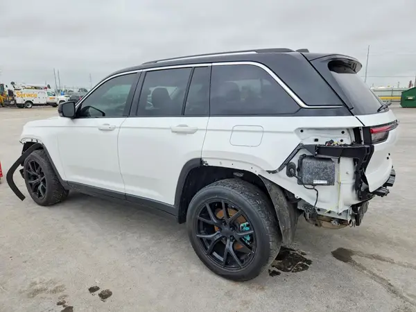 1C4RJHBG9PC533938 2023 JEEP GRAND CHEROKEE - Image 2