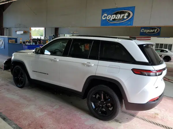 1C4RJHBG9PC560671 2023 JEEP GRAND CHEROKEE - Image 2