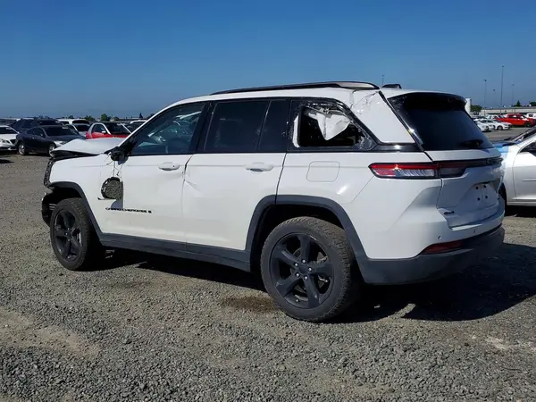1C4RJHBG9PC579897 2023 JEEP GRAND CHEROKEE - Image 2
