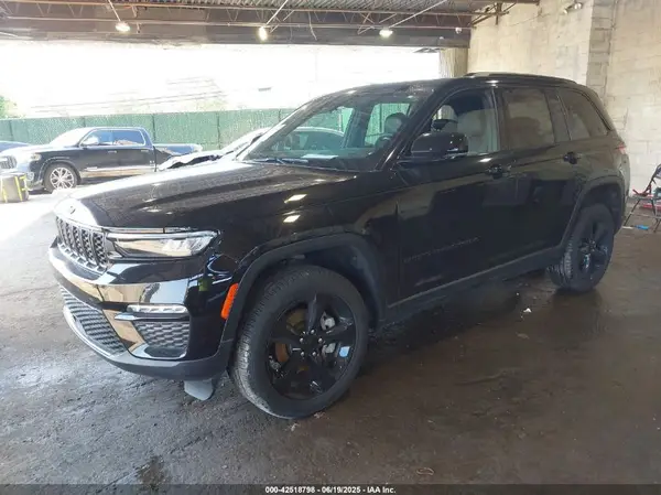 1C4RJHBG9R8559039 2024 JEEP GRAND CHEROKEE - Image 2