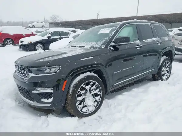 1C4RJHEG8P8875735 2023 JEEP GRAND CHEROKEE - Image 2
