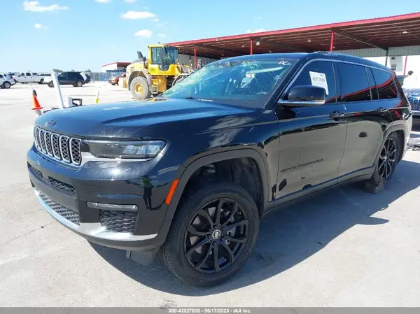1C4RJJBG2P8811864 2023 JEEP GRAND CHEROKEE - Image 2