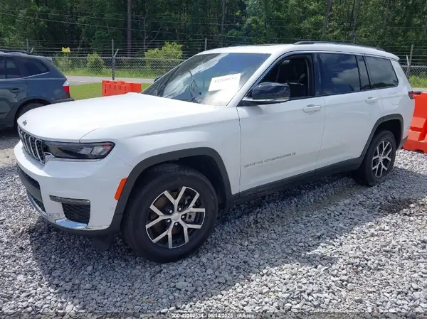 1C4RJJBG4P8879860 2023 JEEP GRAND CHEROKEE - Image 2