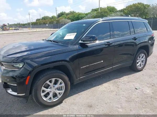 1C4RJJBG7P8843712 2023 JEEP GRAND CHEROKEE - Image 2