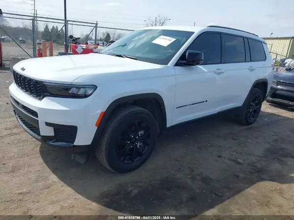 1C4RJKAG0R8549109 2024 JEEP GRAND CHEROKEE - Image 2