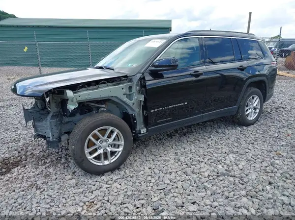 1C4RJKAG1R8566243 2024 JEEP GRAND CHEROKEE - Image 2