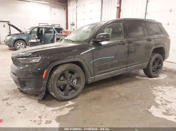 1C4RJKAG3R8567927 2024 JEEP GRAND CHEROKEE - Image 2