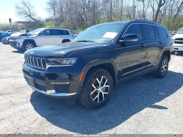 1C4RJKBG1R8542832 2024 JEEP GRAND CHEROKEE - Image 2