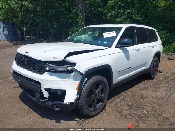 1C4RJKBG1R8618274 2024 JEEP GRAND CHEROKEE - Image 2