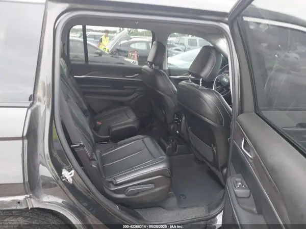 1C4RJKBG2P8841694 2023 JEEP GRAND CHEROKEE - Image 8