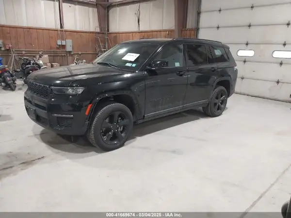 1C4RJKBG2S8632657 2025 JEEP GRAND CHEROKEE - Image 2