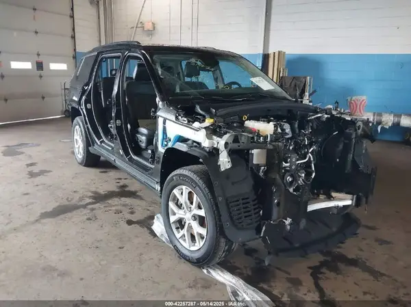 1C4RJKBG6P8733336 2023 JEEP GRAND CHEROKEE - Image 1