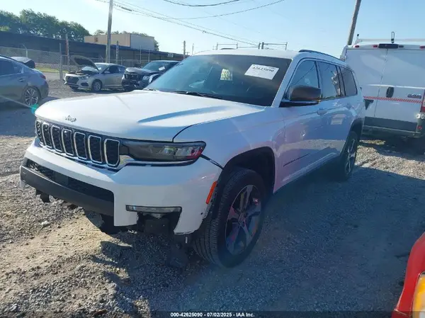 1C4RJKBG6P8752596 2023 JEEP GRAND CHEROKEE - Image 2