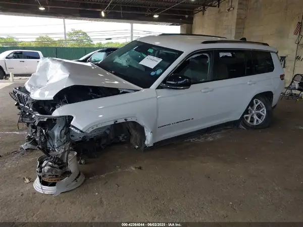 1C4RJKBGXP8767666 2023 JEEP GRAND CHEROKEE - Image 2