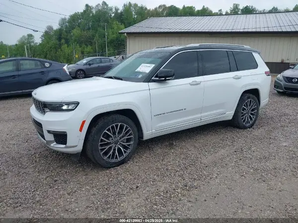 1C4RJKET9P8725689 2023 JEEP GRAND CHEROKEE - Image 2