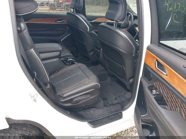 1C4RJKET9P8725689 2023 JEEP GRAND CHEROKEE - Image 8
