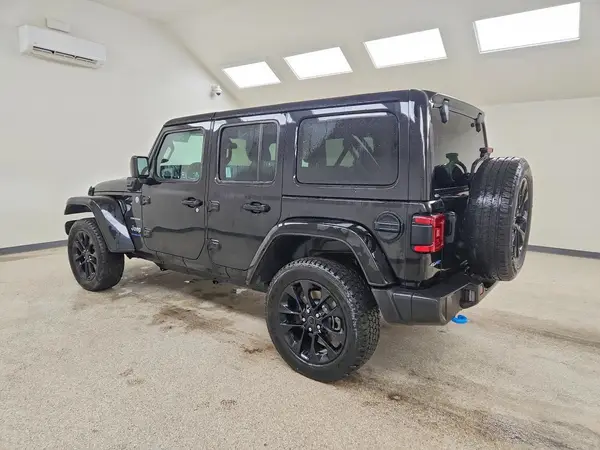 1C4RJXP6XRW226001 2024 JEEP WRANGLER - Image 2