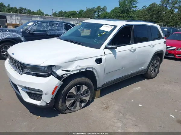 1C4RJYB60P8777164 2023 JEEP GRAND CHEROKEE - Image 2