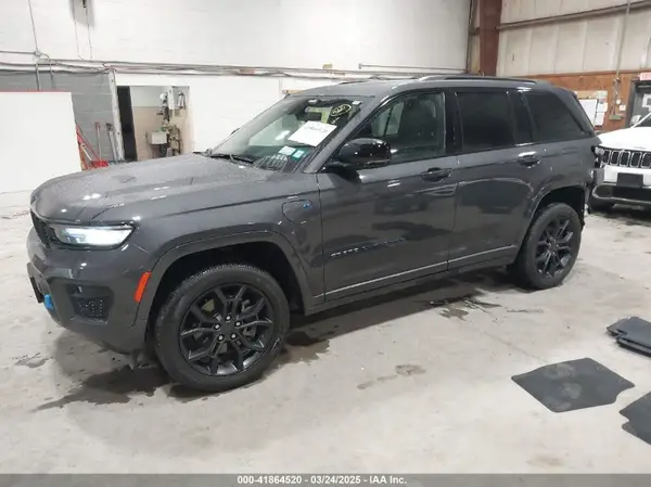 1C4RJYB60R8509704 2024 JEEP GRAND CHEROKEE - Image 2