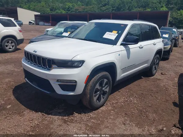 1C4RJYB60R8518323 2024 JEEP GRAND CHEROKEE - Image 2