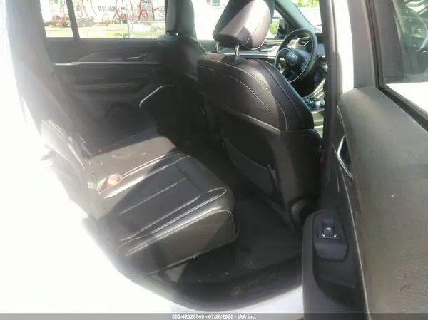 1C4RJYB60R8520976 2024 JEEP GRAND CHEROKEE - Image 8