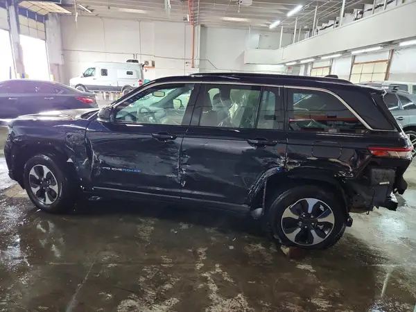 1C4RJYB60R8601931 2024 JEEP GRAND CHEROKEE - Image 2