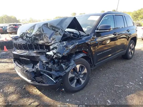 1C4RJYB60R8956954 2024 JEEP GRAND CHEROKEE - Image 2