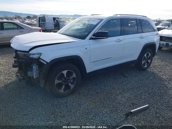 1C4RJYB60R8958378 2024 JEEP GRAND CHEROKEE - Image 2