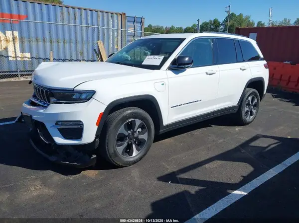 1C4RJYB60R8958932 2024 JEEP GRAND CHEROKEE - Image 2