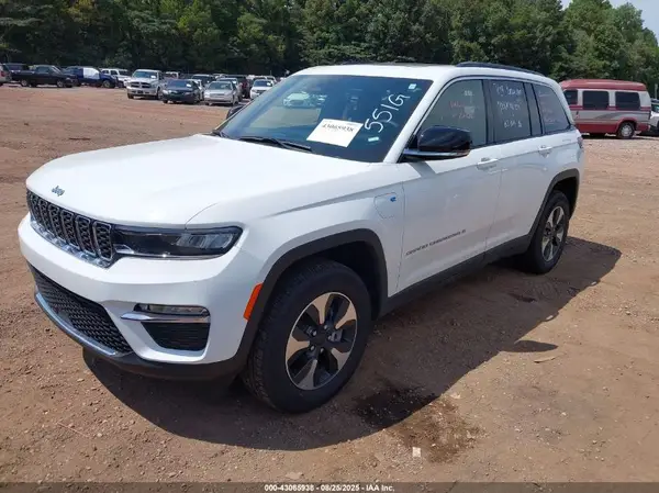 1C4RJYB60RC129744 2024 JEEP GRAND CHEROKEE - Image 2