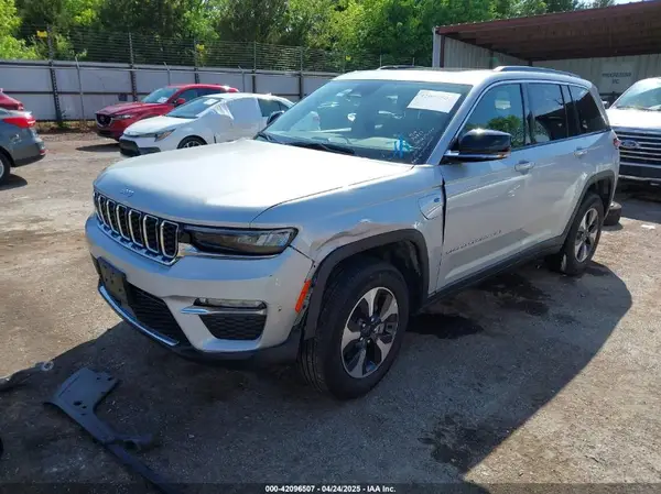1C4RJYB60RC181780 2024 JEEP GRAND CHEROKEE - Image 2