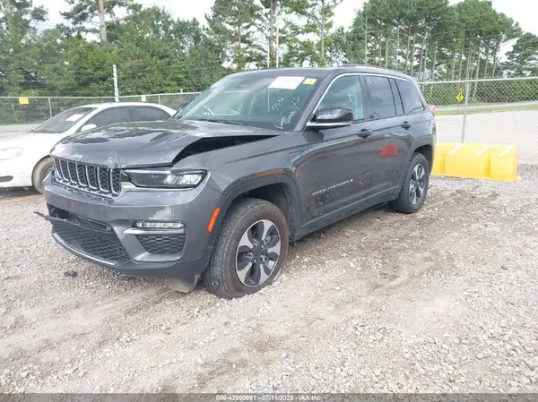 1C4RJYB60RC720835 2024 JEEP GRAND CHEROKEE - Image 2