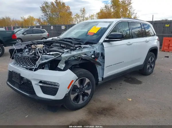 1C4RJYB60S8693063 2025 JEEP GRAND CHEROKEE - Image 2
