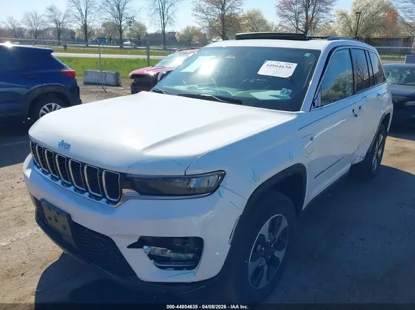1C4RJYB61P8794975 2023 JEEP GRAND CHEROKEE - Image 2