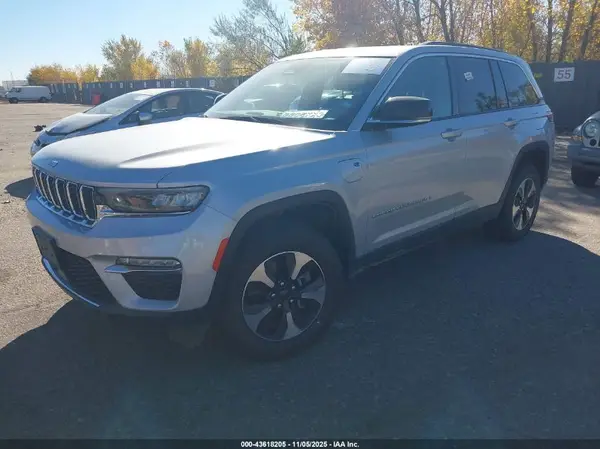 1C4RJYB61R8515916 2024 JEEP GRAND CHEROKEE - Image 2