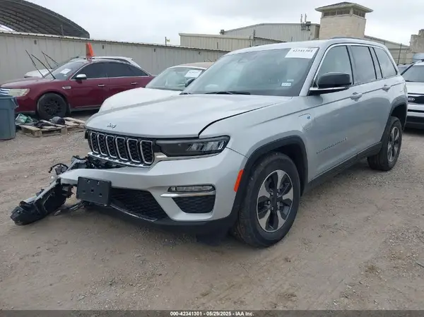 1C4RJYB61R8516970 2024 JEEP GRAND CHEROKEE - Image 2