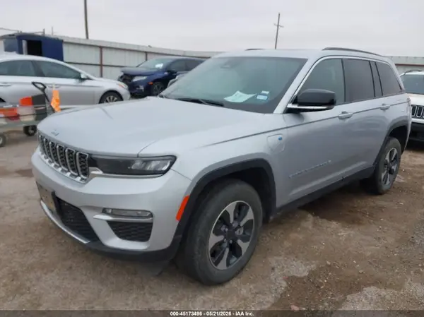 1C4RJYB61R8518640 2024 JEEP GRAND CHEROKEE - Image 2