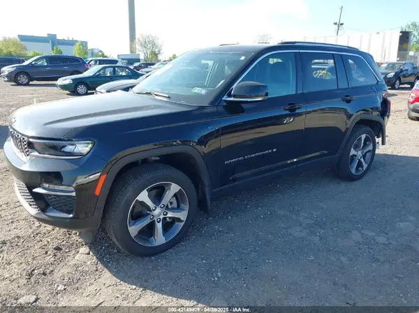 1C4RJYB61RC713750 2024 JEEP GRAND CHEROKEE - Image 2