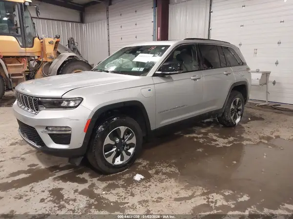 1C4RJYB62P8786951 2023 JEEP GRAND CHEROKEE - Image 2