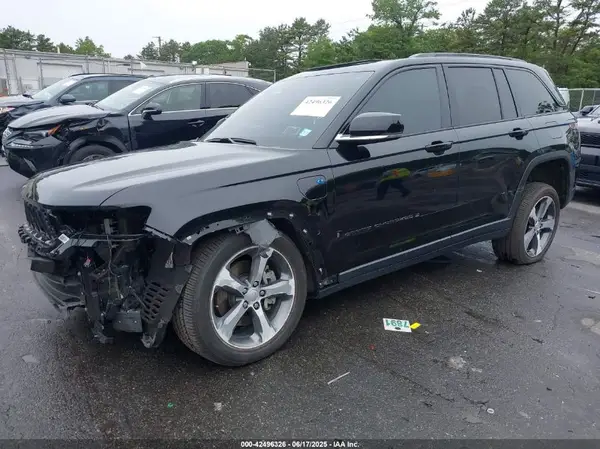 1C4RJYB62PC582194 2023 JEEP GRAND CHEROKEE - Image 2