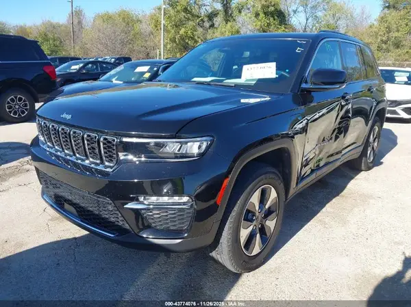1C4RJYB62R8520607 2024 JEEP GRAND CHEROKEE - Image 2