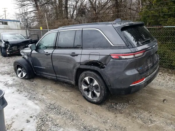 1C4RJYB62R8611652 2024 JEEP GRAND CHEROKEE - Image 2